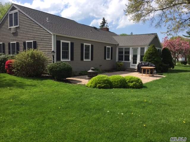 985 W Creek Ave, Cutchogue, NY 11935
