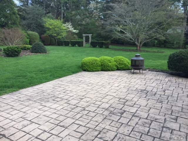 985 W Creek Ave, Cutchogue, NY 11935