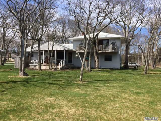 2050 Mason Dr, Cutchogue, NY 11935