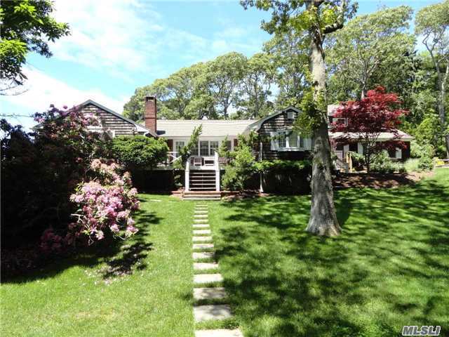 1050 W Cove Rd, Cutchogue, NY 11935