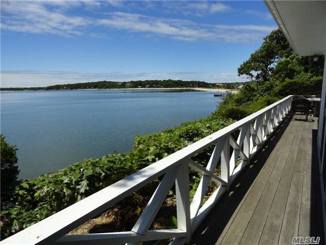1050 W Cove Rd, Cutchogue, NY 11935