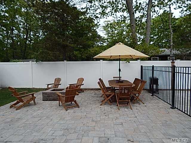 39 Ocean Ave, E. Quogue, NY 11942