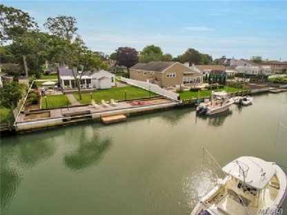 East Quogue, NY 11942