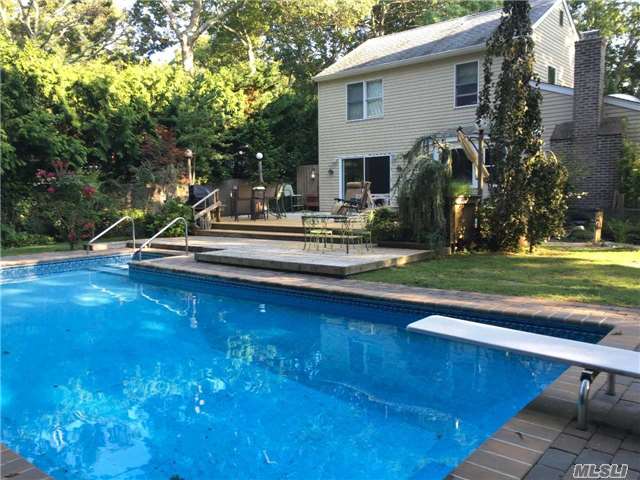12 Groveland Ave, E. Quogue, NY 11942