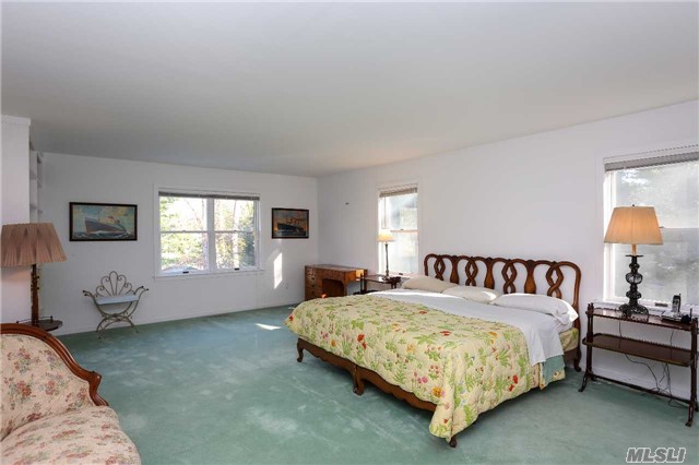12 Groveland Ave, E. Quogue, NY 11942