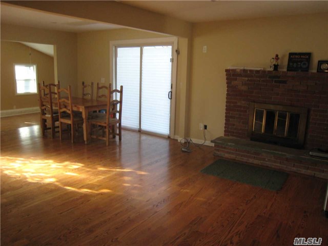 28 Red Creek Rd, Hampton Bays, NY 11946