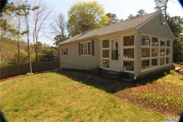 14 Madison Ave, Hampton Bays, NY 11946