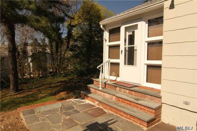 14 Madison Ave, Hampton Bays, NY 11946