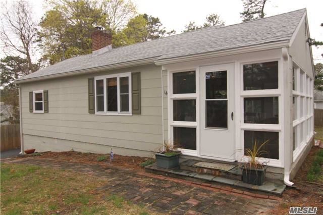14 Madison Ave, Hampton Bays, NY 11946