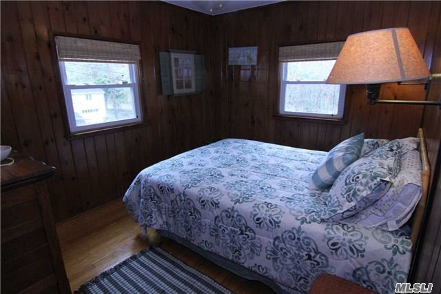 14 Madison Ave, Hampton Bays, NY 11946