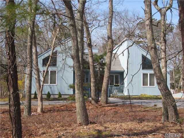 24 Bergen Ave, Hampton Bays, NY 11946