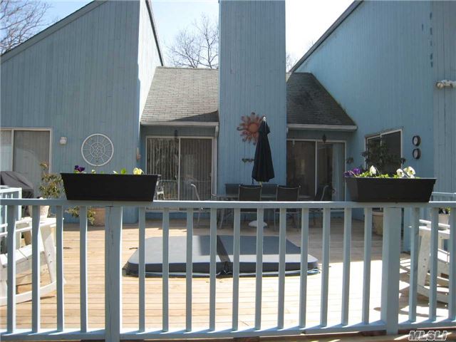 24 Bergen Ave, Hampton Bays, NY 11946