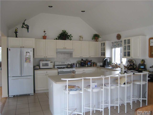24 Bergen Ave, Hampton Bays, NY 11946