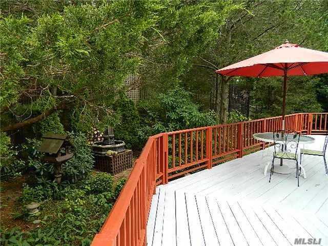23 Tanglewood Trl, Hampton Bays, NY 11946