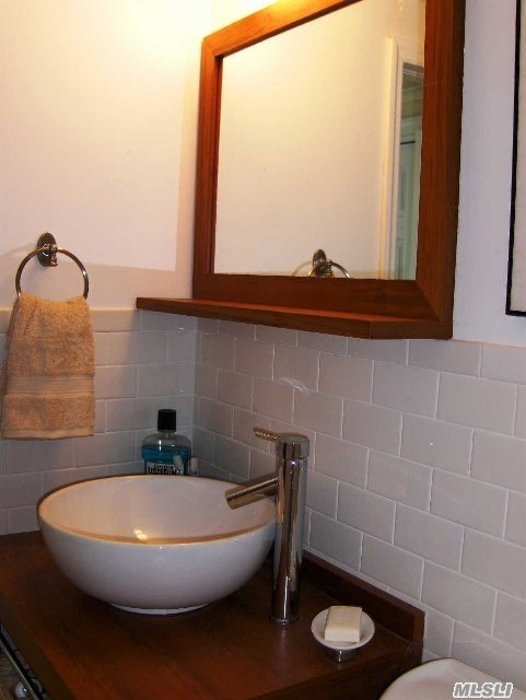10 4th St, Jamesport, NY 11947