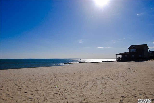 35 2nd St, New Suffolk, NY 11956