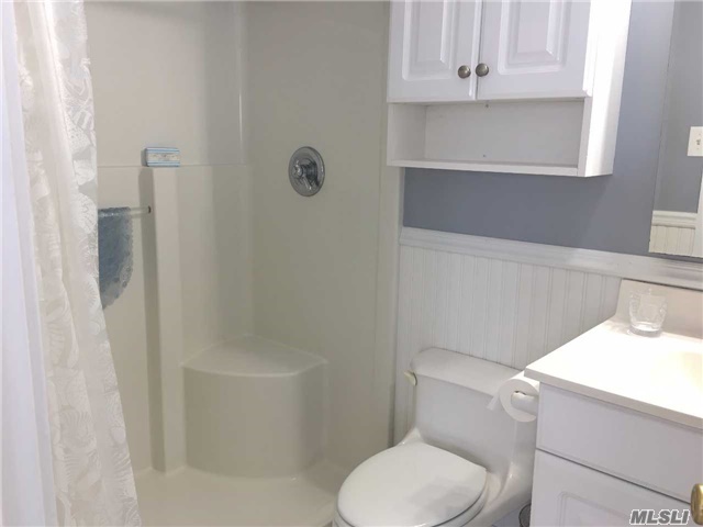 35 2nd St, New Suffolk, NY 11956