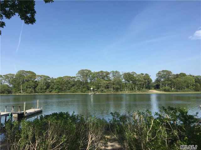 2875 Wells Rd, Peconic, NY 11958