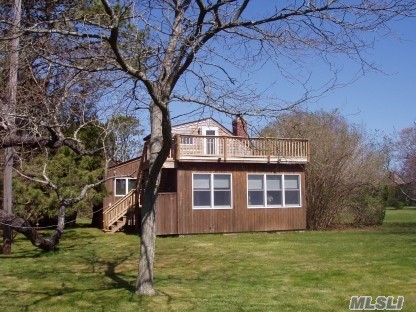 18 Niamogue Ln, Quogue, NY 11959