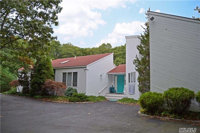 19 Deerfield East, Quogue, NY 11959