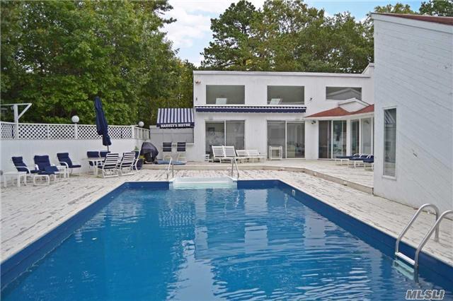 19 Deerfield East, Quogue, NY 11959