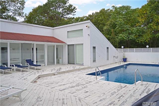 19 Deerfield East, Quogue, NY 11959