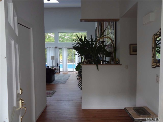 2 Lakewood Pl, Quogue, NY 11959