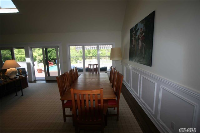 98 S Country Rd, Remsenburg, NY 11960