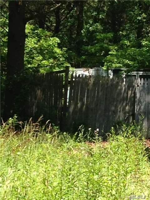 Maple Ave, Shirley, NY 11967