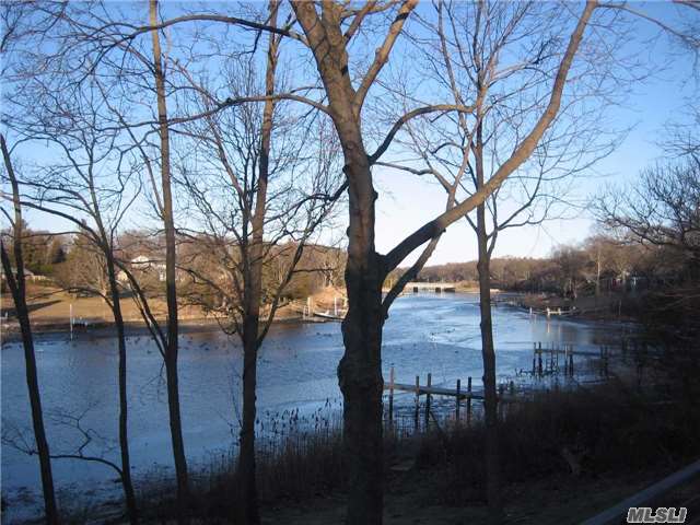 659 Pine Neck Rd, Southold, NY 11971