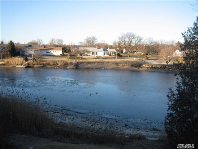 659 Pine Neck Rd, Southold, NY 11971