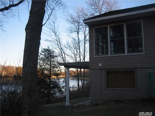 659 Pine Neck Rd, Southold, NY 11971