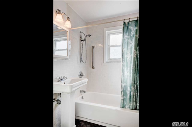 40 Osseo Ave, Southold, NY 11971
