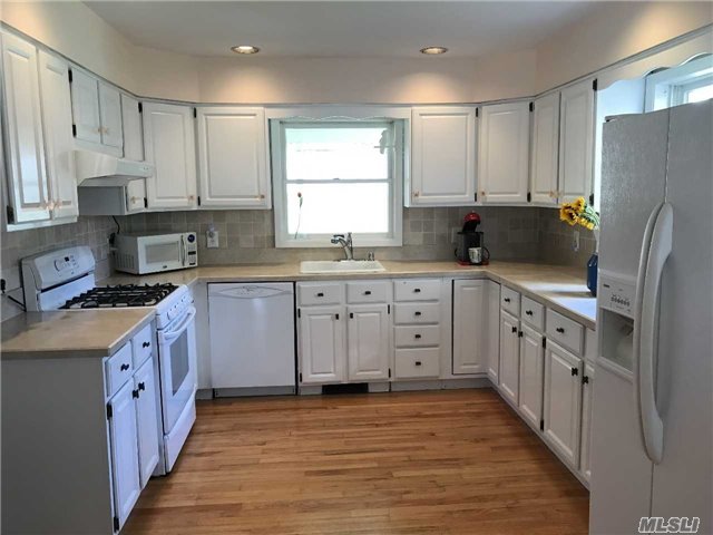 9135 Main Bayview Rd, Southold, NY 11971