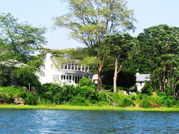 940 Ruch Ln, Southold, NY 11971