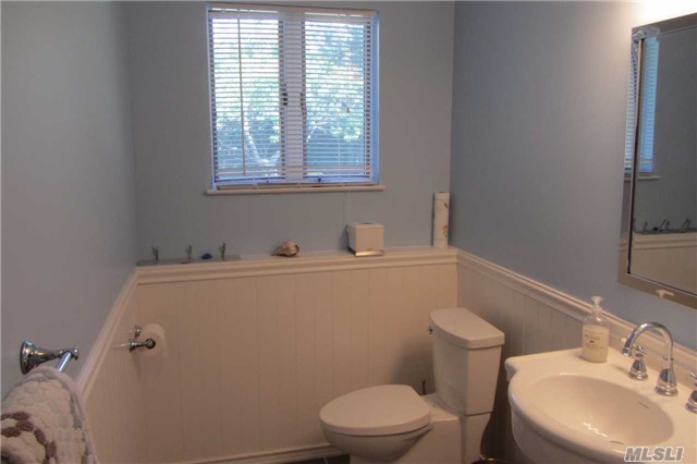 740 Bayberry Ln, Southold, NY 11971