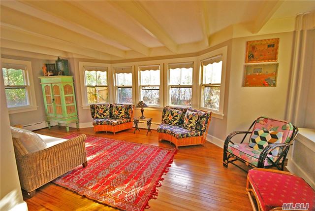 22 Bishop Ave, Westhampton, NY 11977