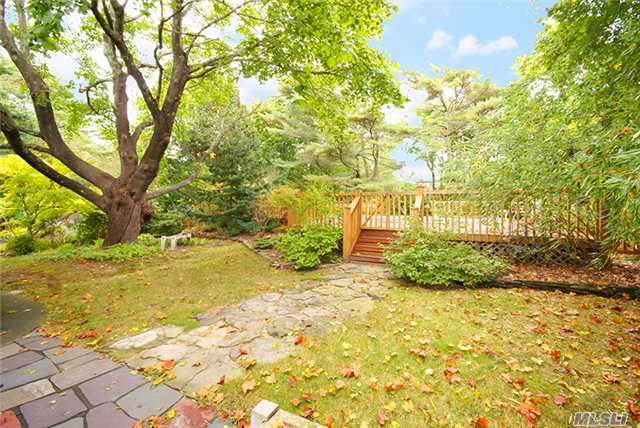 22 Bishop Ave, Westhampton, NY 11977
