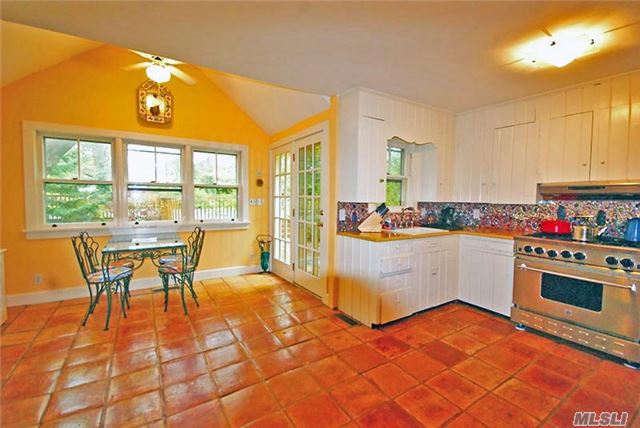 22 Bishop Ave, Westhampton, NY 11977