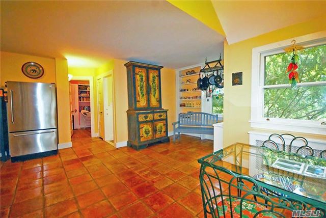 22 Bishop Ave, Westhampton, NY 11977