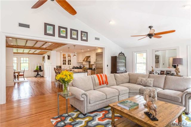 42 Apaucuck Point Rd, Westhampton, NY 11977
