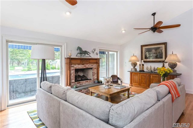 42 Apaucuck Point Rd, Westhampton, NY 11977