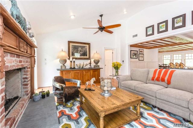 42 Apaucuck Point Rd, Westhampton, NY 11977