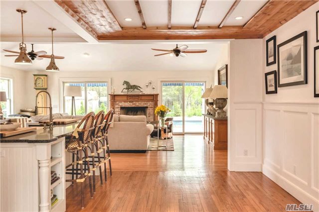 42 Apaucuck Point Rd, Westhampton, NY 11977
