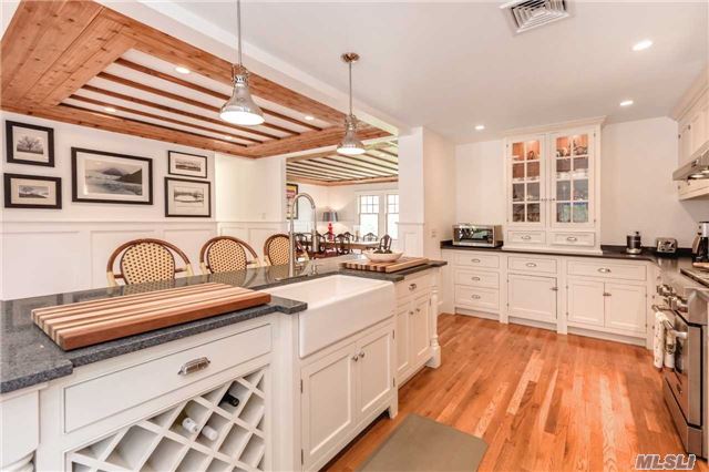 42 Apaucuck Point Rd, Westhampton, NY 11977