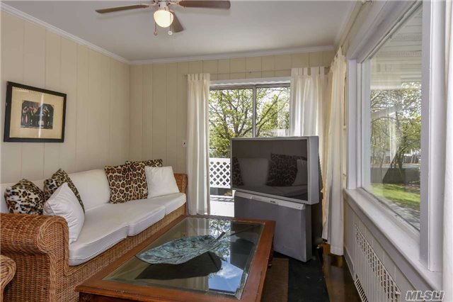 167 Main St, Westhampton Bch, NY 11978