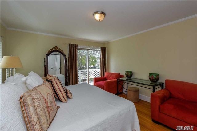 167 Main St, Westhampton Bch, NY 11978