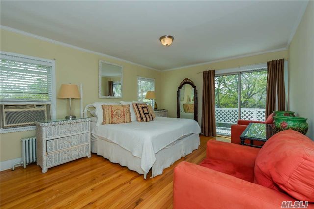 167 Main St, Westhampton Bch, NY 11978