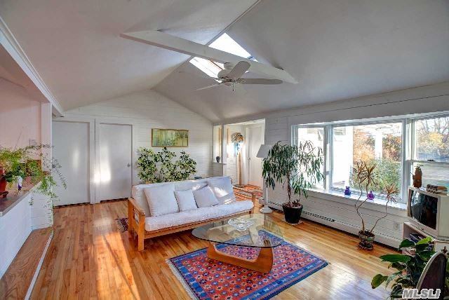 66 Library Ave, Westhampton Bch, NY 11978
