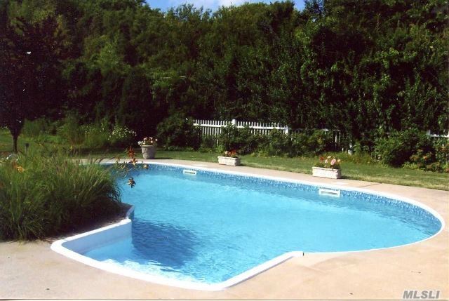 66 Library Ave, Westhampton Bch, NY 11978